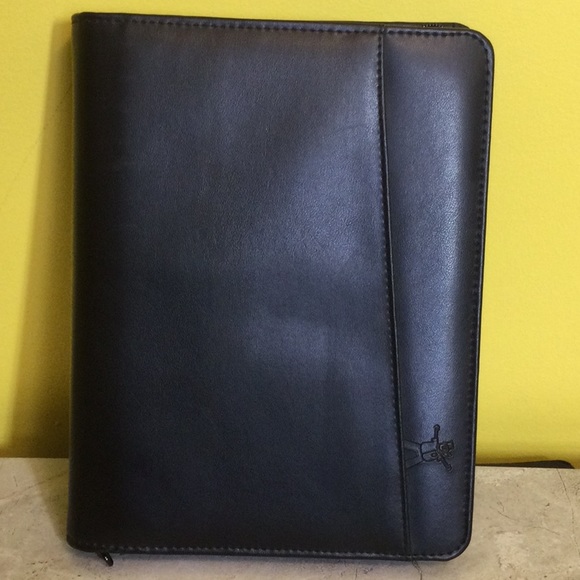 Dilbert by Day Runner Other - NWOT Vintage 97 Dilbert 8x10 leather padfolio